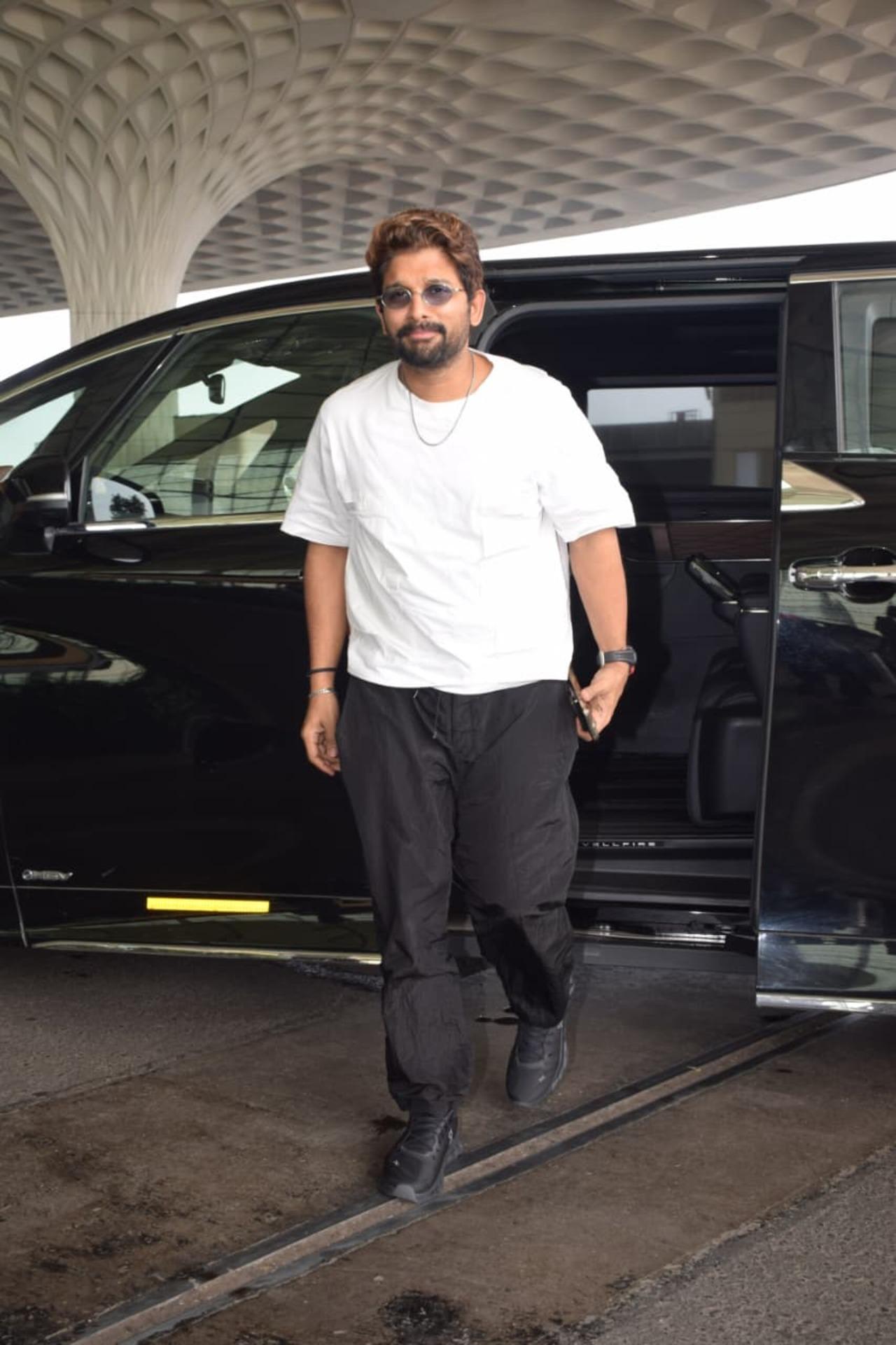 Actor Allu Arjun was seen jetting off to Hyderabad to spend Diwali with family. he arrived in Mumbai few days back to shoot for film.